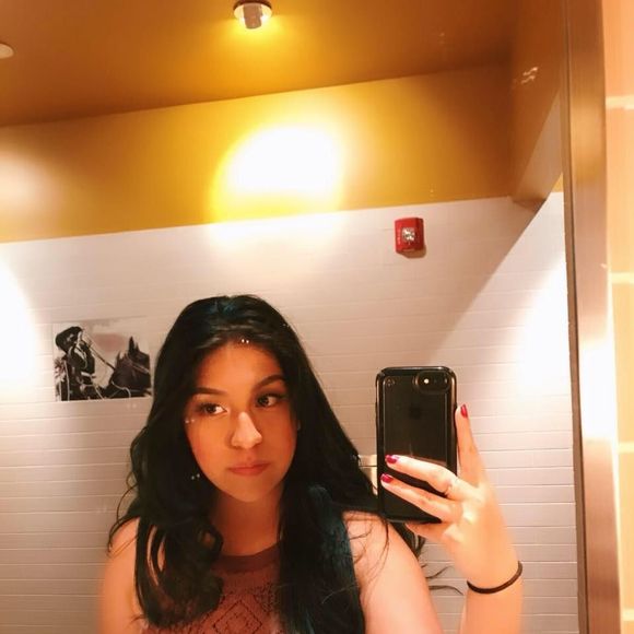 Meet your Posher, Andrea - Picture 1 of 1